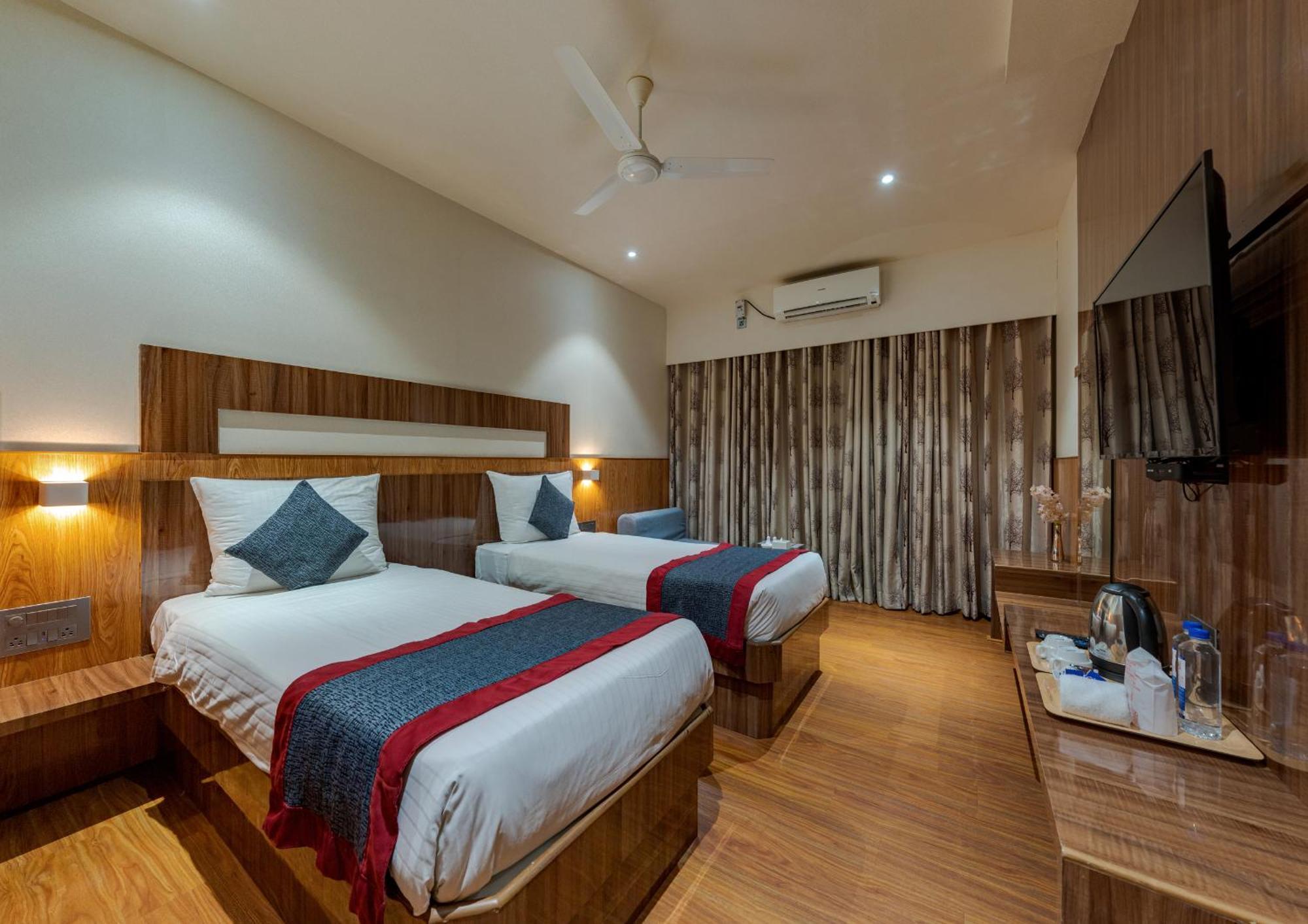 Hotel Surya Executive 3 Star Hotel Solapur Exterior photo