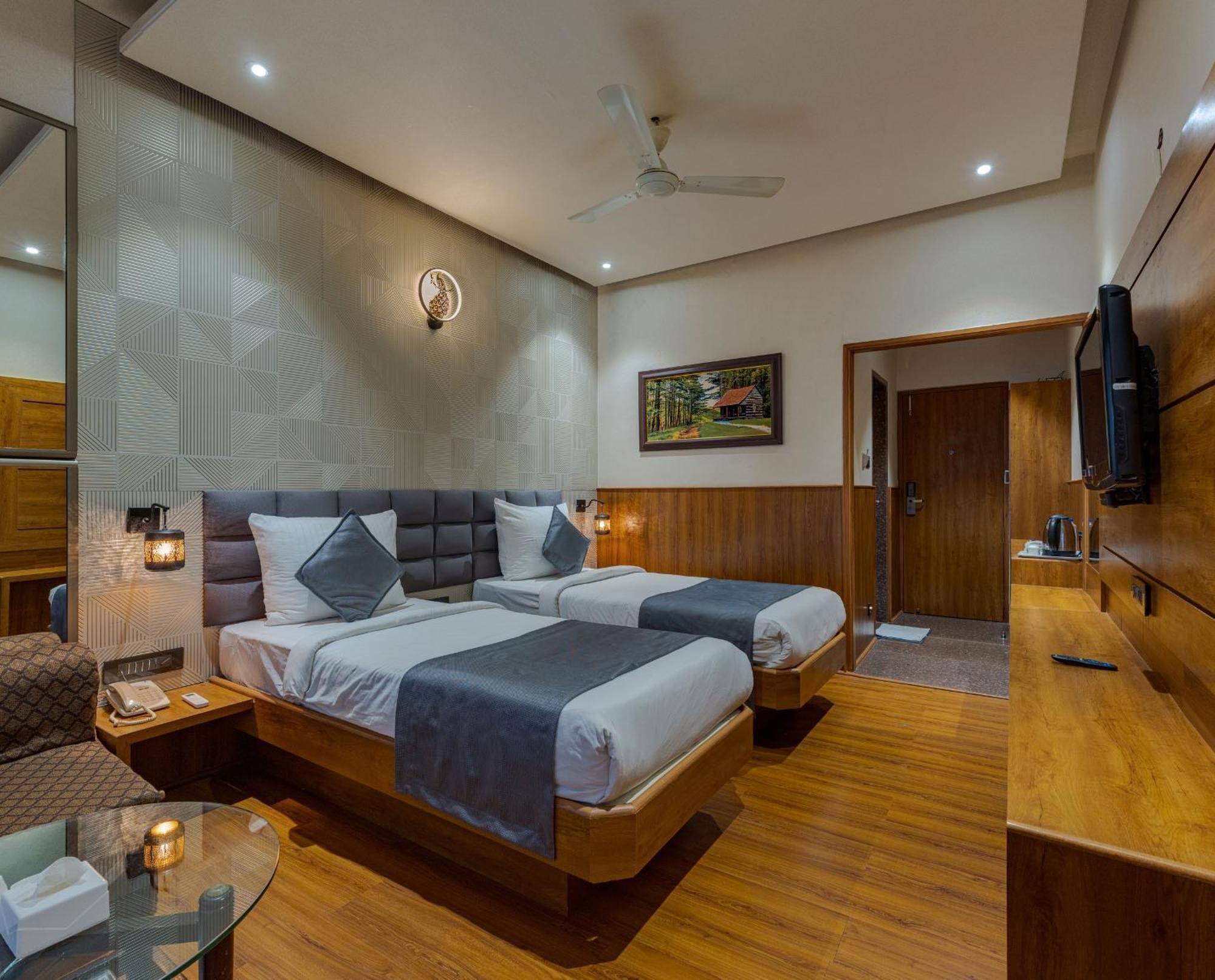 Hotel Surya Executive 3 Star Hotel Solapur Exterior photo